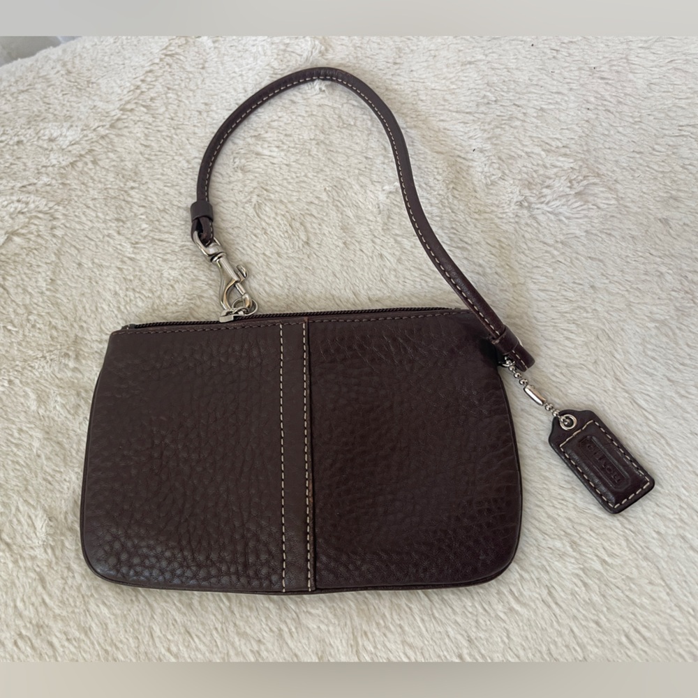 Coach pebble Leather Wristlet EUC